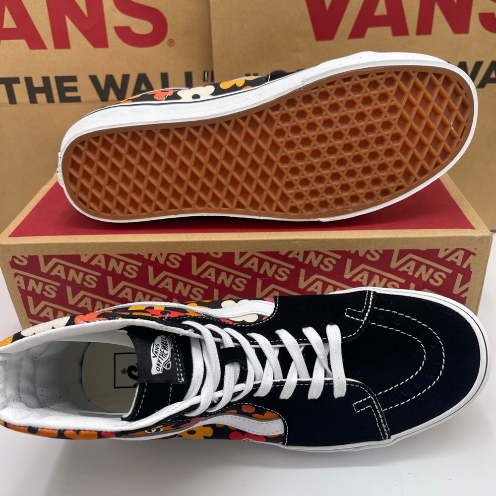 Vans Men’s Sk8-Hi
Flower Black/Multi Sneakers 
VN000D5IBML
 Floral High-Top - Picture 4 of 16